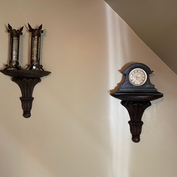 2 vintage carved wood wall half shelves - Picture 2 of 9